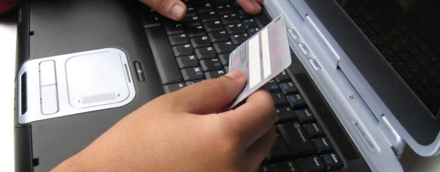 Mercado negro de cartões de crédito roubados tem serviços e bitcoin