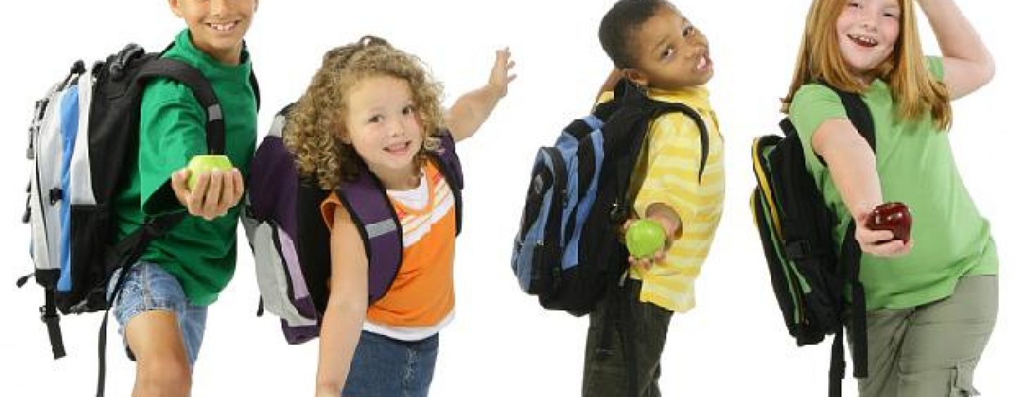 Cuidado com o peso excessivo das mochilas dos seus filhos
