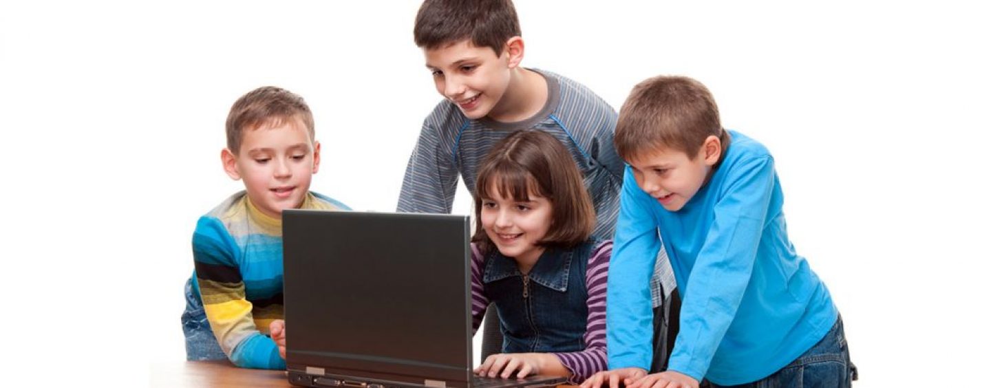 Cresce uso da Internet em atividades multimídia entre crianças e adolescentes