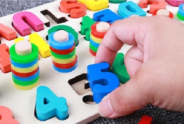 Brinquedos montessorianos utilizam métodos cognitivos para promover desenvolvimento infantil