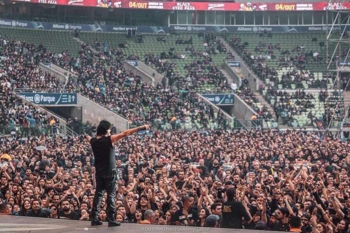 Banda Armored Dawn de Rock Metal faz da música um ato social